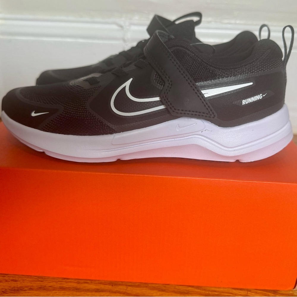 Brand new Nike Cosmic Runner (PSV) sneakers in classic black/white. Size 3